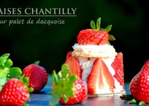 Fraises chantilly sur palet de dacquoise
