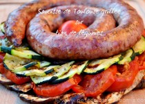 Saucisse de Toulouse grillée sur tian de légumes