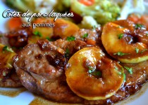 Côtes de porc laquées, aux pommes