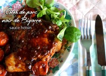Côtes de porc, noir de Bigorre sauce hoisin
