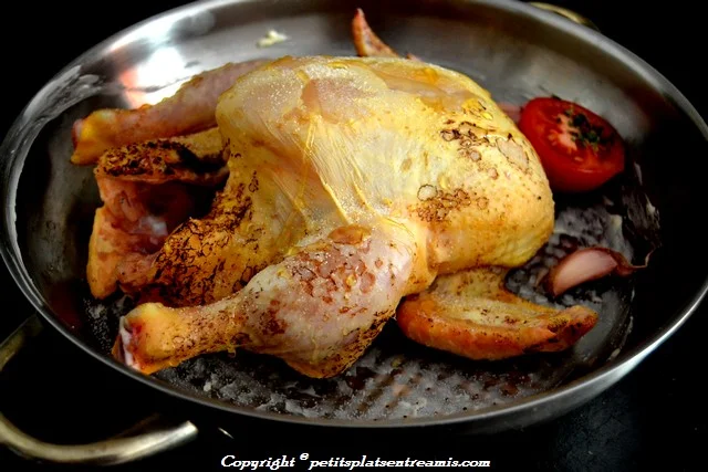 poulet rôti dans le plat