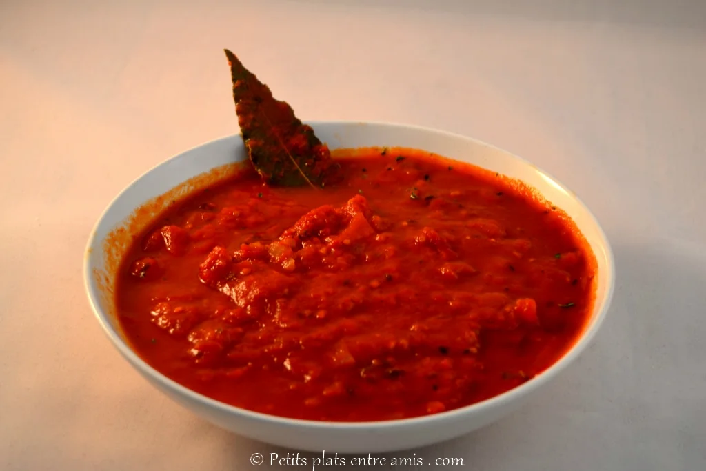 assiette de sauce tomate