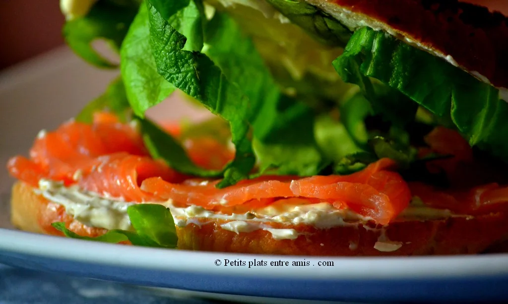 bagels au saumon ouvert