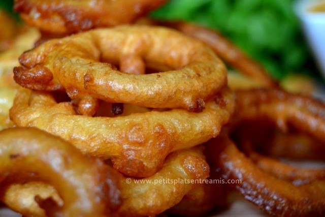 gros plan de onion rings