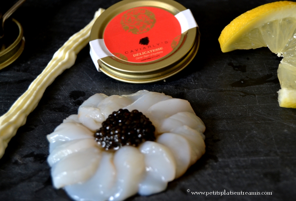 Carpaccio de Saint-Jacques au caviar sur ardoise