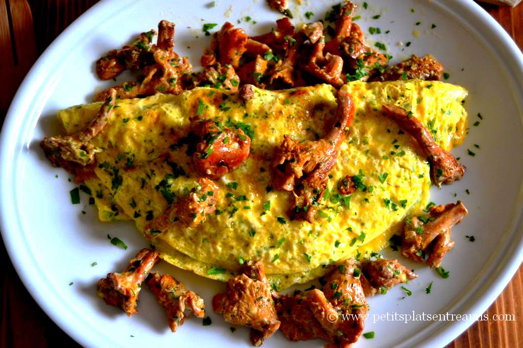 Cuisson de l'omelette aux girolles