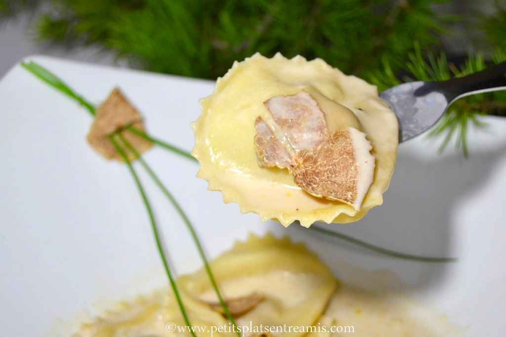 Bouchée de ravioles de foie gras à la truffe blanche