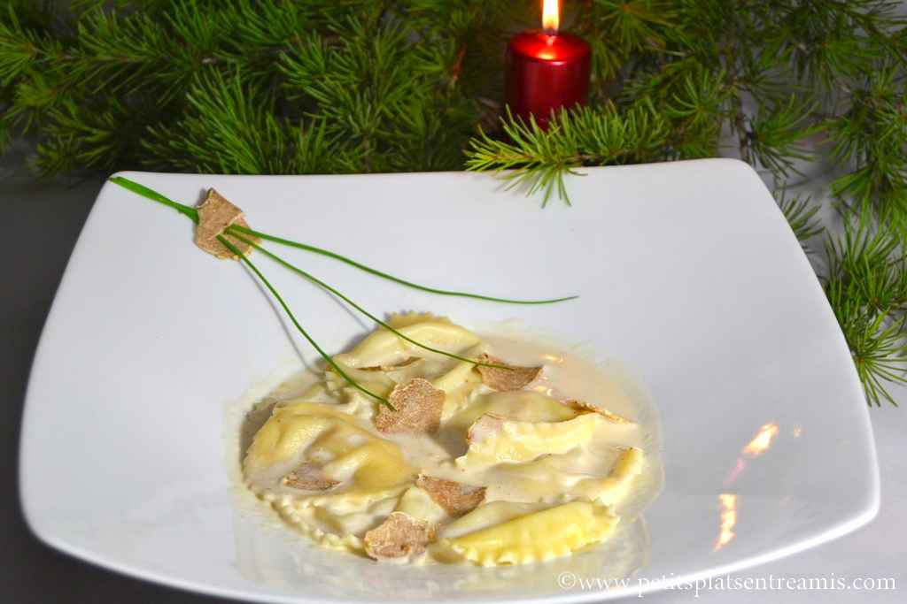 assiette de ravioles de foie gras à la truffe blanche