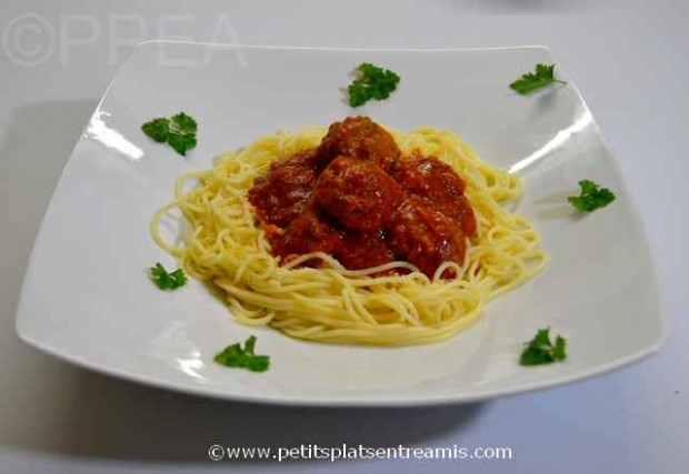 assiette de boulettes de viande