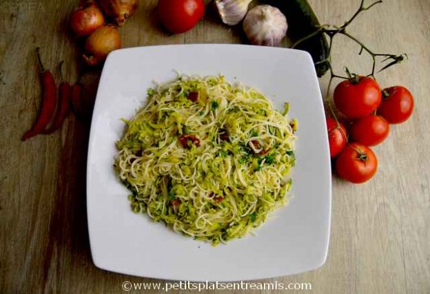 assiette de pâtes aux courgettes