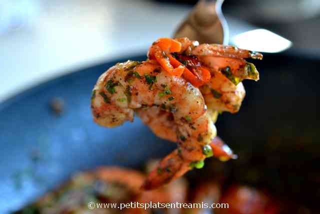 bouchée de crevettes sautées à l'ail et au piment