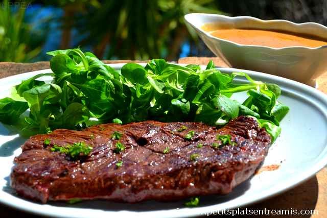 onglet grillé sur assiette