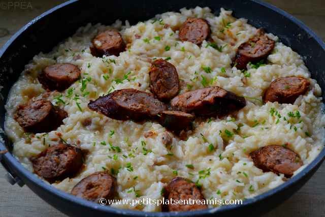 plat de risotto à la saucisse