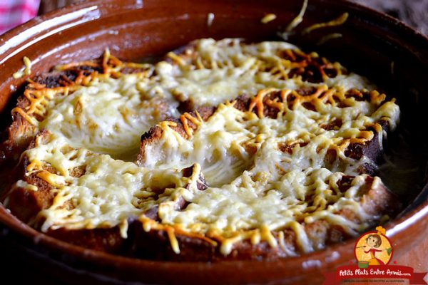 Recette de soupe à l'oignon gratinée