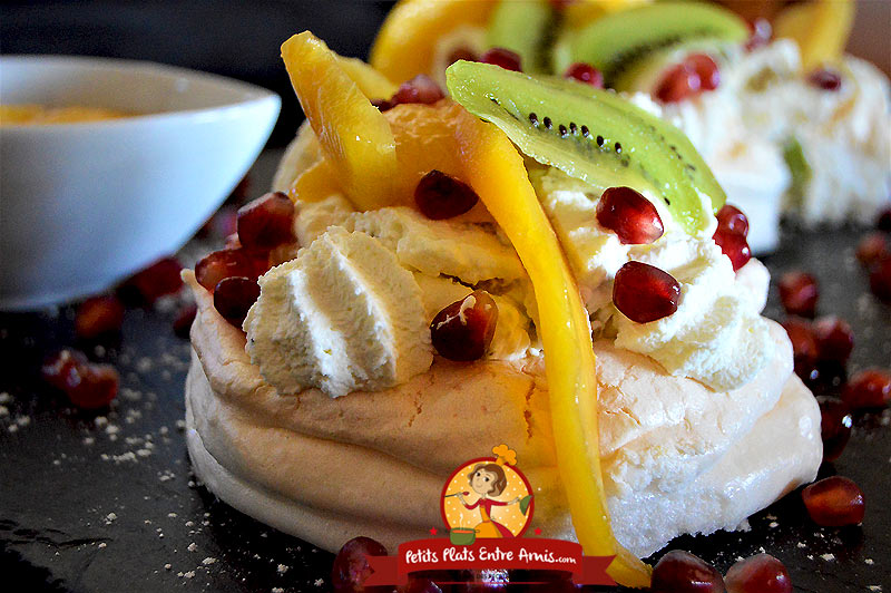 Recette de pavlova aux fruits exotiques et coulis de mangue