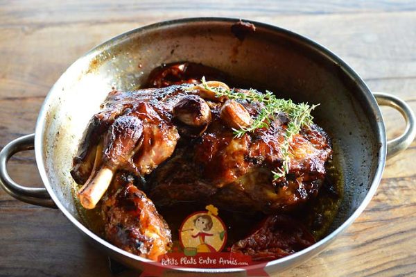Épaule d’agneau confite au four, moelleuse et savoureuse | Petits Plats
