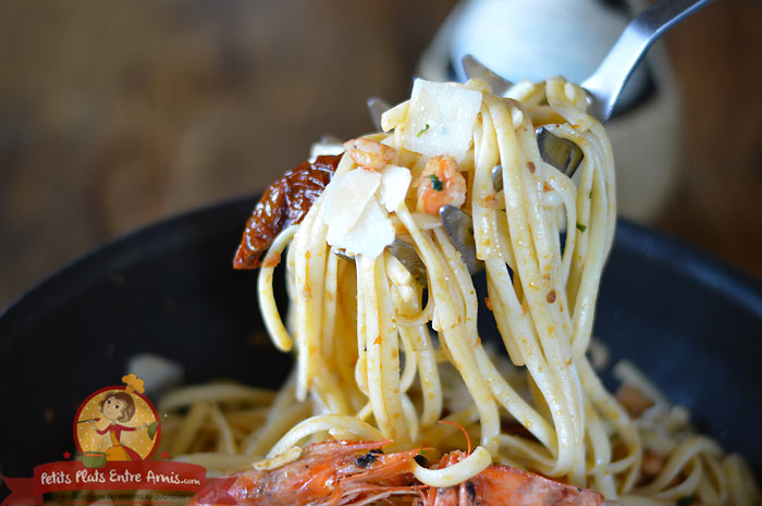 Cuisson pâtes aux crevettes et pesto rouge