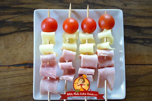 Brochettes apéritives jambon fromage tomate