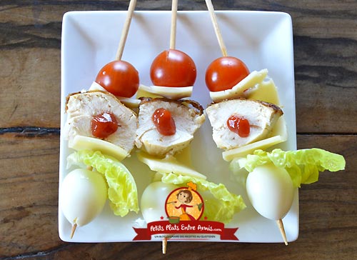 Brochettes apéritives poulet froid, oeuf et tomate